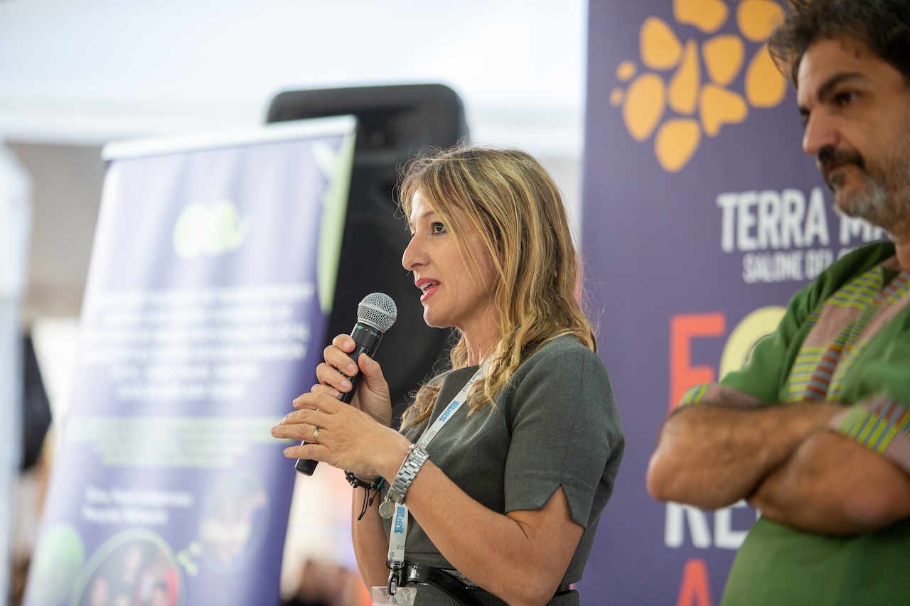 Des multinationales aux campagnes, Barbara Nappini, première femme présidente de l’histoire de Slow Food et intervenante de la Italian Tech Week à Turin et en librairie avec La Natura bella delle cose en septembre, s’entretient avec iO Donna