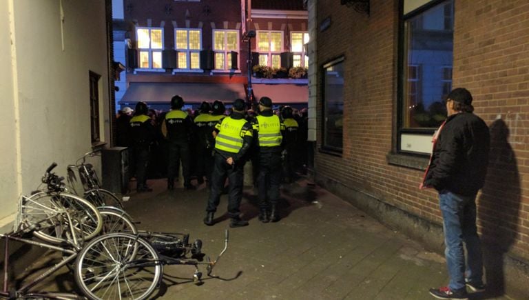 Beaucoup de policiers sur place (photo : Ferenc Triki).