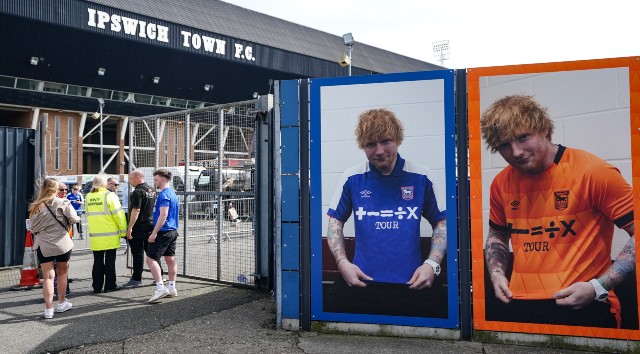 Ed Sheeran achète une participation dans l’équipe de football de sa ville natale