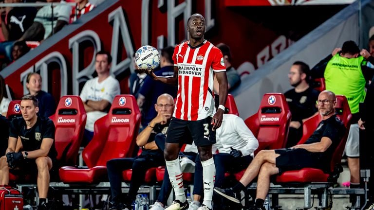 Jordan Teze a été autorisé à remplacer le PSV (photo : Marcel van Dorst).