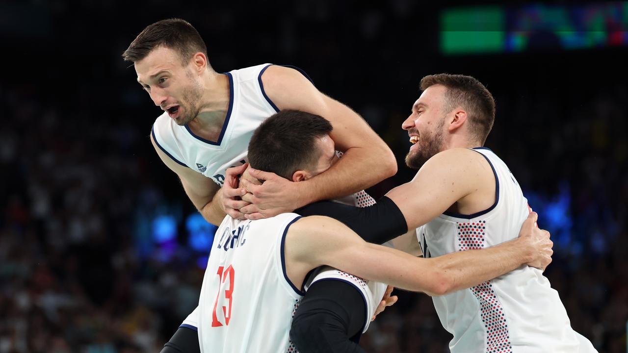 Jeux Olympiques de Paris : les basketteurs serbes font preuve de moral et se frayent un chemin vers les demi-finales