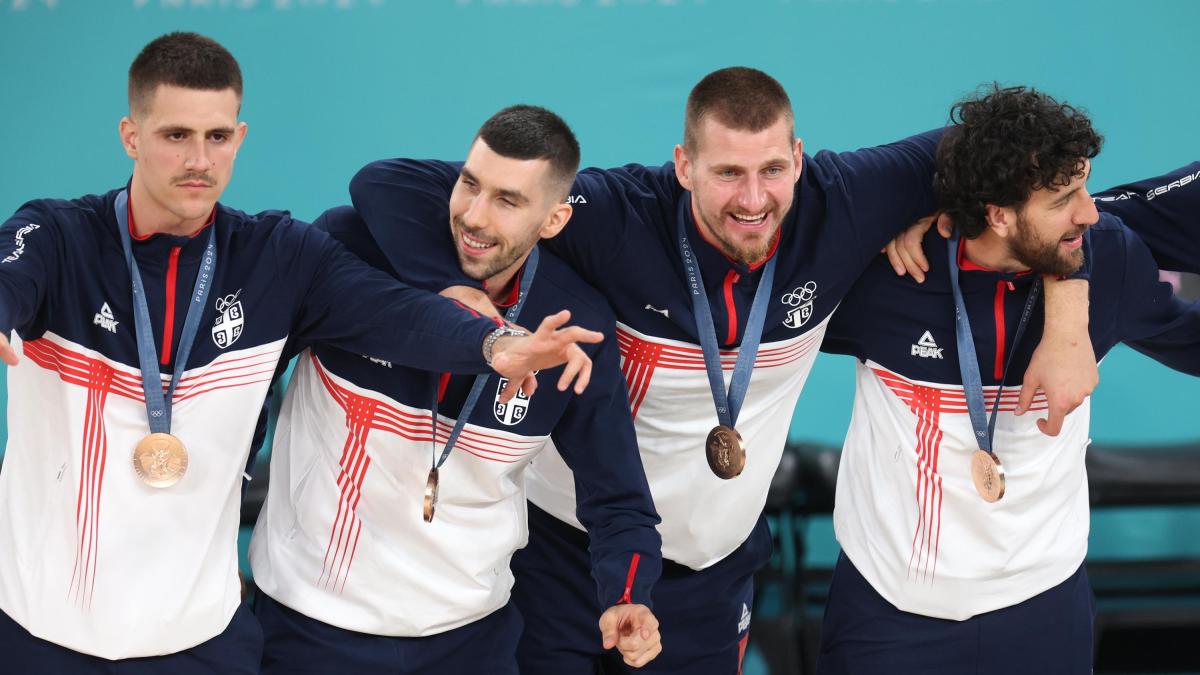 Jokic, un bronze de… ivre. La star serbe titube sur le podium