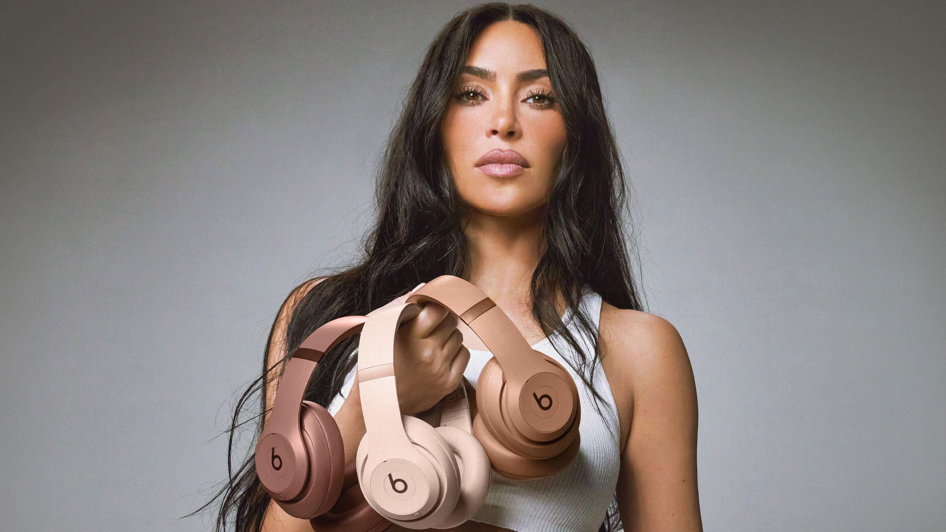 Kim Kardashian lance un nouveau casque Apple Beats en trois couleurs – mais il y a une astuce pour obtenir ce gadget à 350 $