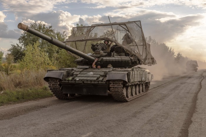 Un char ukrainien dans la région de Soumy en Ukraine, près de la frontière avec la Russie