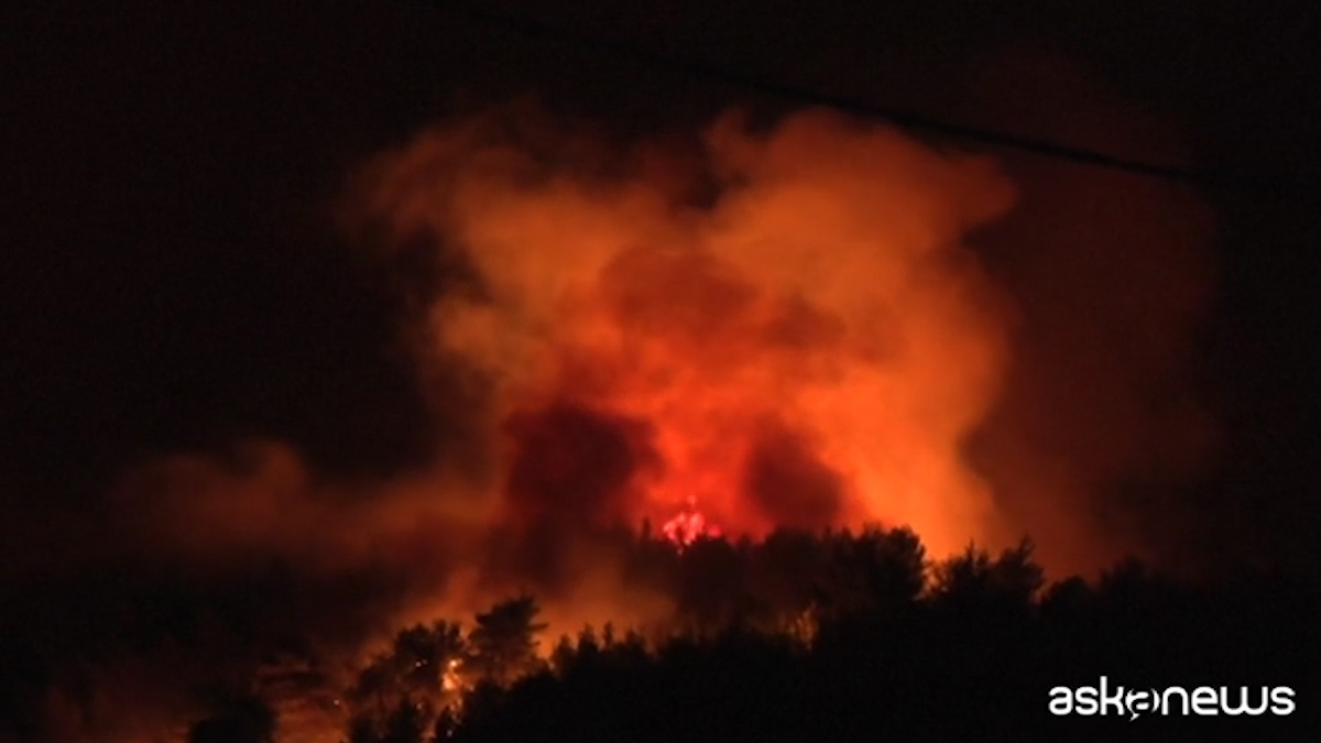 La capitale grecque assiégée par les flammes, Marathon évacué