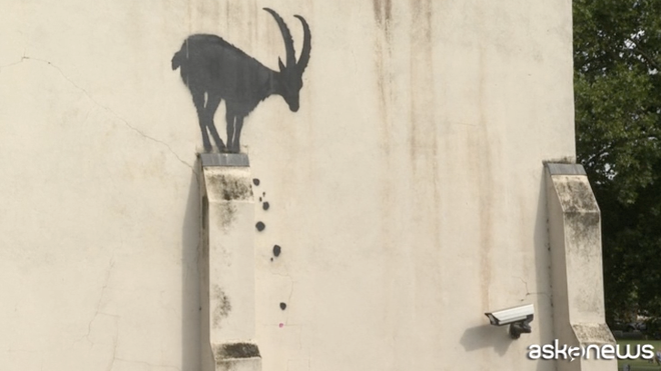 La chèvre sur la « falaise », une nouvelle fresque murale de Banksy apparaît à Londres