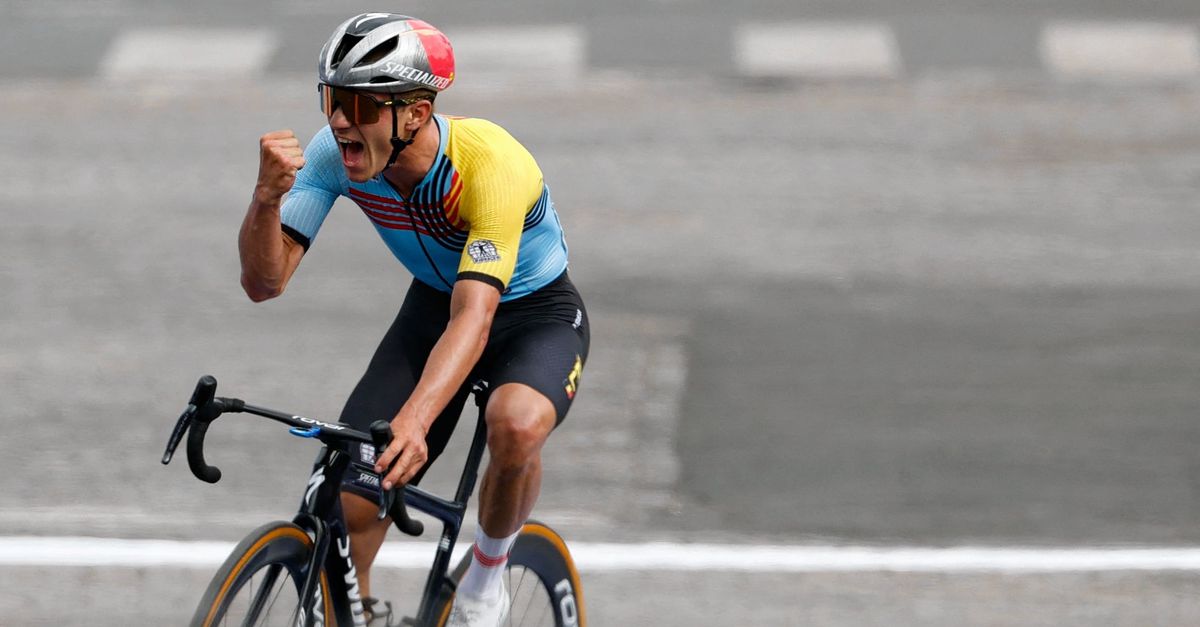 Mathieu van der Poel se résigne au doublé olympique de Remco Evenepoel : « C’est tout à son honneur qu’il gagne ici »