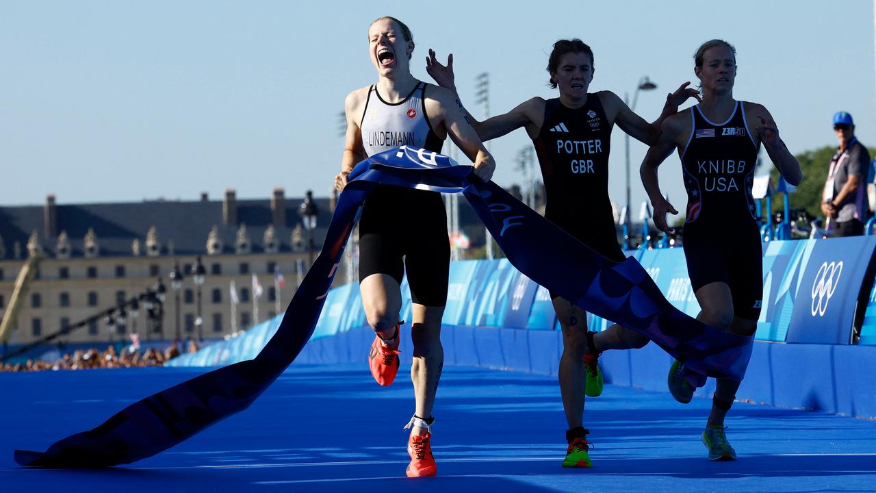 Or en triathlon : le relais mixte remporte le conte de fées du triathlon