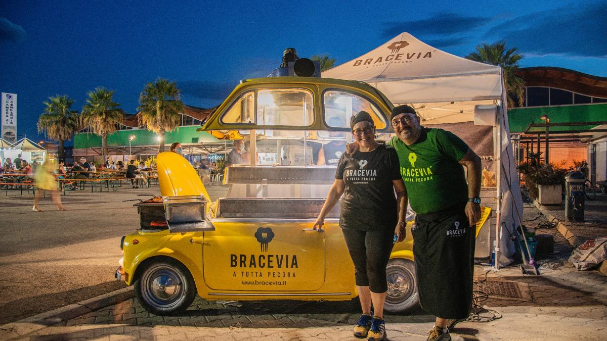 Quand une Fiat 500 est utilisée pour cuisiner des brochettes