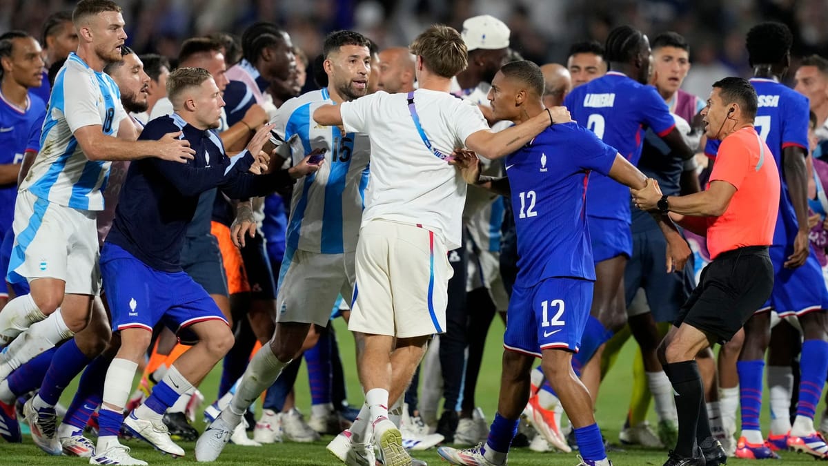 Quarts de finale olympiques : le professionnel de Stuttgart, Enzo Millot, sème la pagaille