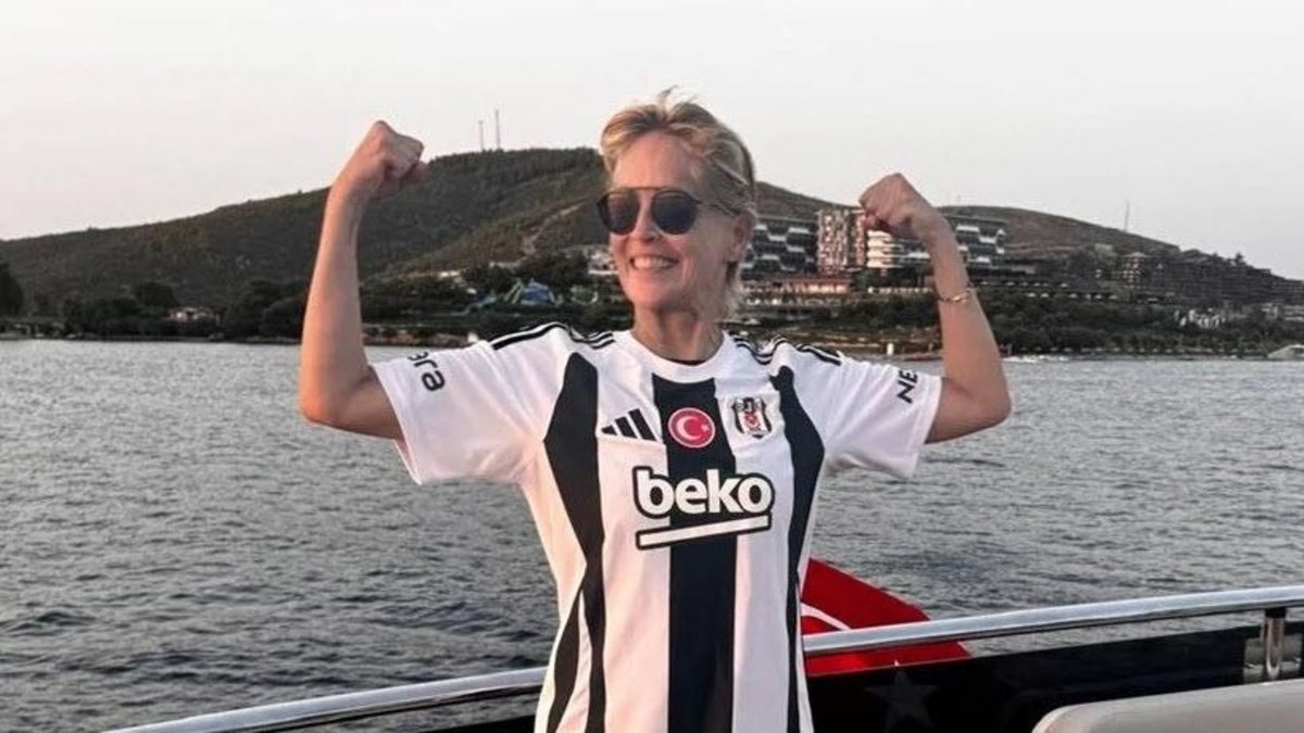 Sharon Stone a reçu un maillot du Beşiktaş en cadeau