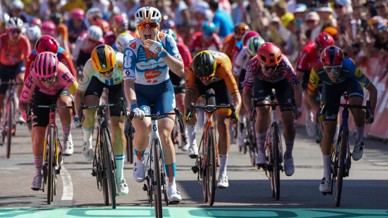 Tour de France Femmes : Charlotte Kool remporte la première étape