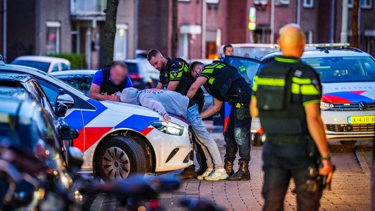 L'homme est maîtrisé (photo : SQ Vision).