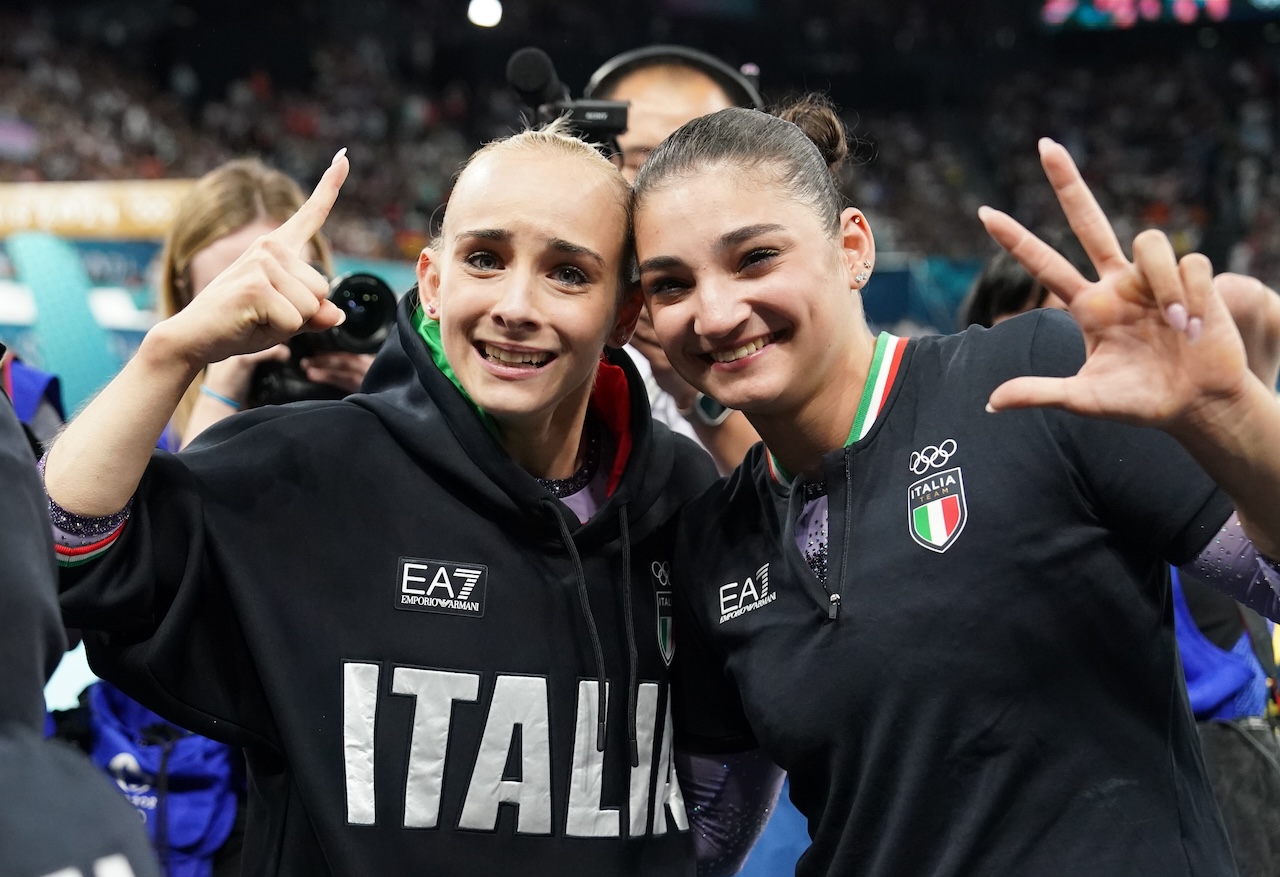 Une victoire historique pour la gymnastique féminine italienne : double médaille, or pour la Génoise Alice D’Amato, bronze pour la toute jeune Manille Esposito