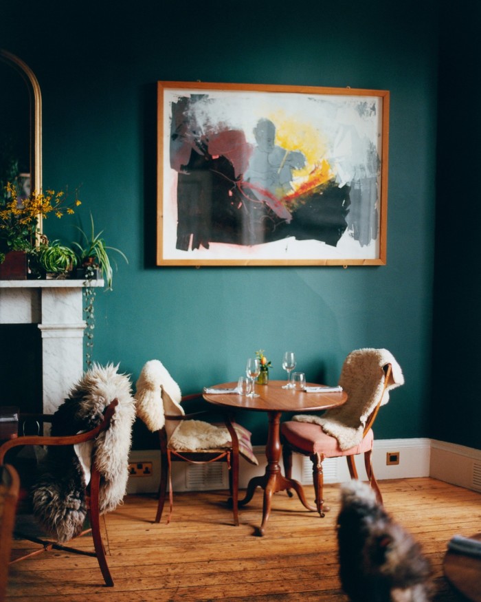 Une salle à manger à l'hôtel Taybank