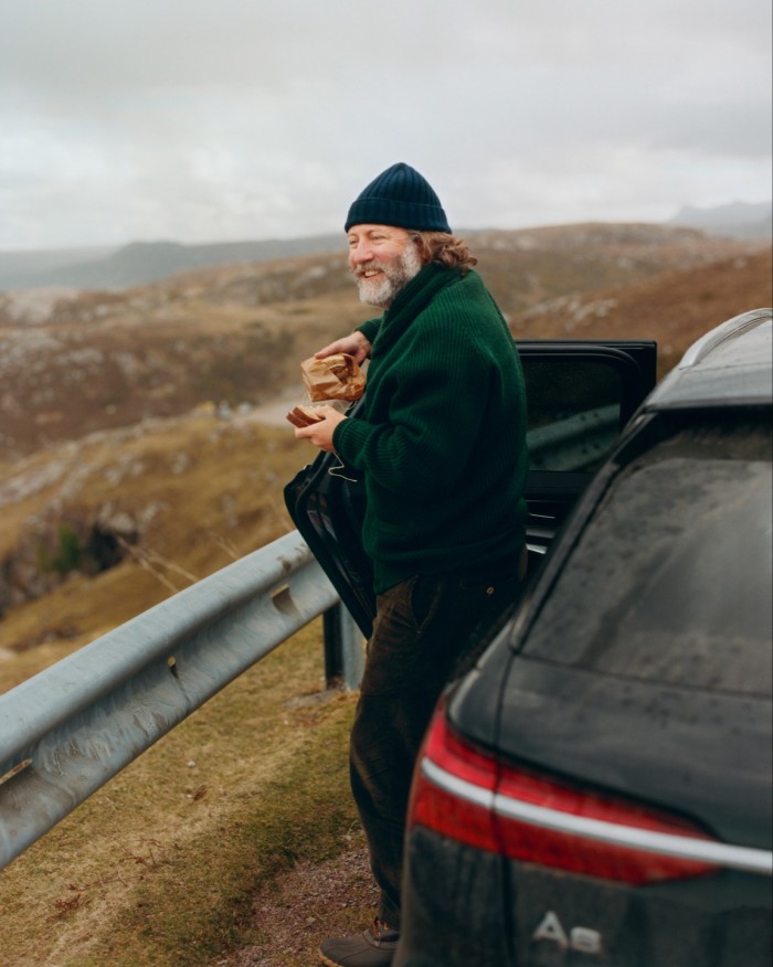 L'auteur fait une halte pour déjeuner sur la route