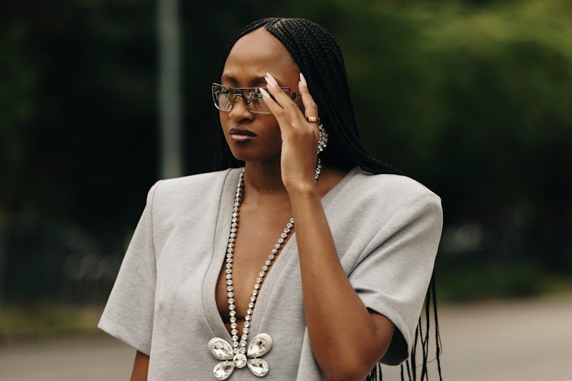 Ongles en amande NYFW printemps/été 2025 street style beauté