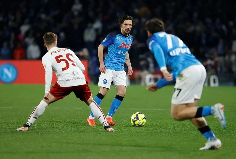 Zalewski et Mario Rui se sont souvent affrontés lors des matchs Rome - Naples.