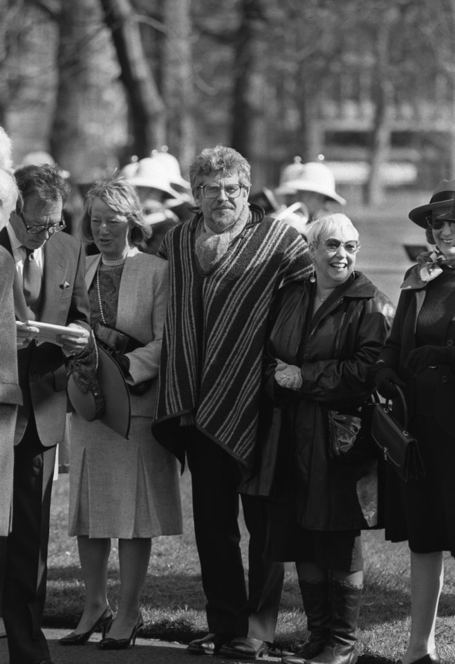 Harris et Hughes assistent à la plantation d'un arbre par la princesse Alexandra à Hyde Park en 1989