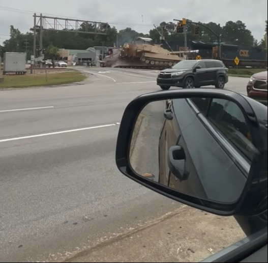 L'horrible accident a laissé derrière lui une traînée de destruction