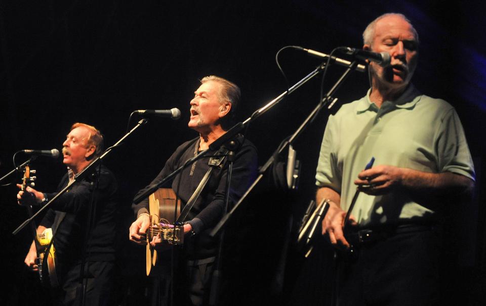 Il a été suggéré que The Wolfe Tones rejoignent le groupe en tournée l'année prochaine