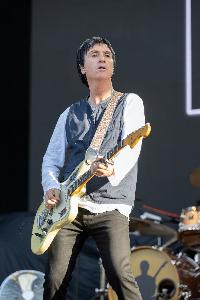 Johnny Marr a riposté à Morrissey, approfondissant sa querelle avec son ancien compagnon de groupe des Smiths