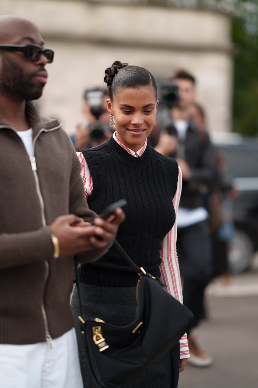 Chignon tressé Milan Fashion Week S/S 2024