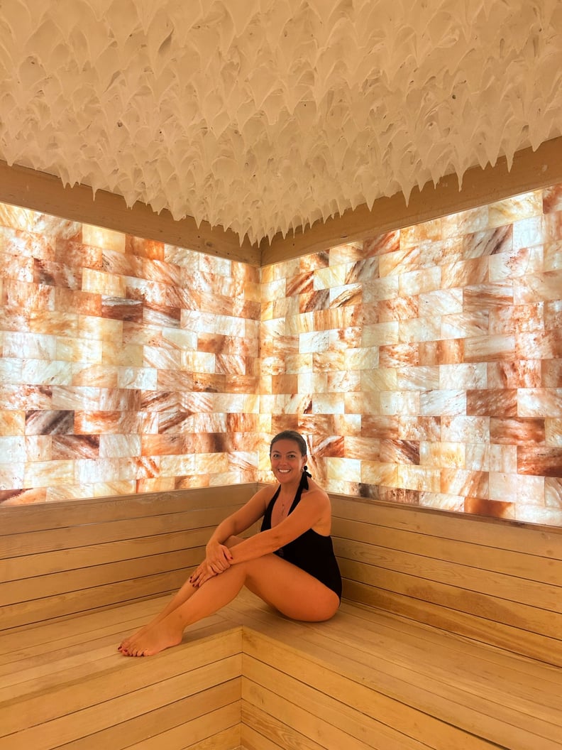 Lauren dans le sauna au sel