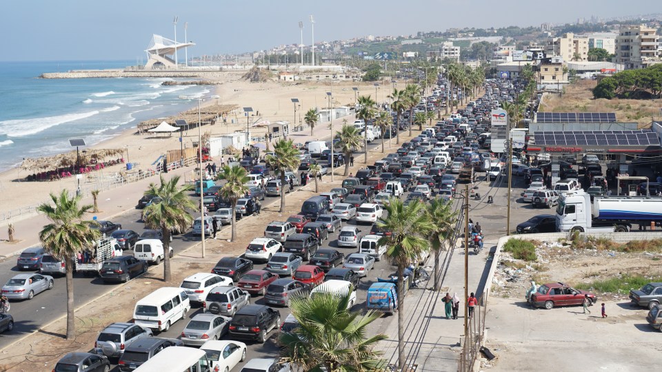 Les civils au Liban tentent de fuir le pays alors que la guerre imminente entre Israël et le Hezbollah fait rage.