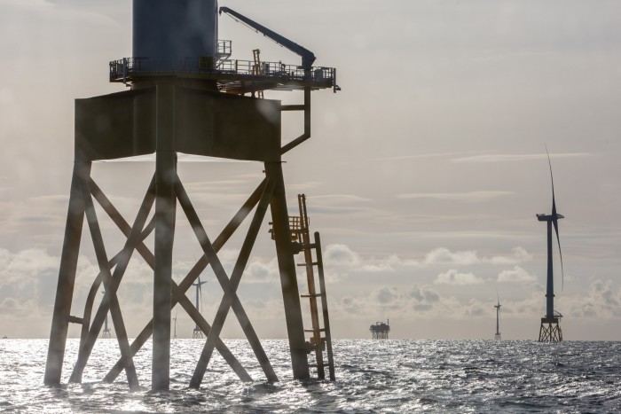 Le parc éolien offshore Seagreen en mer du Nord, au large des côtes écossaises