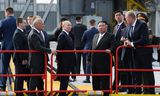 Le président russe Vladimir Poutine (à gauche) et le dirigeant nord-coréen Kim Jong-un (à droite) lors de leur visite au cosmodrome de Vostochny, dans l'Extrême-Orient russe, en septembre de l'année dernière.