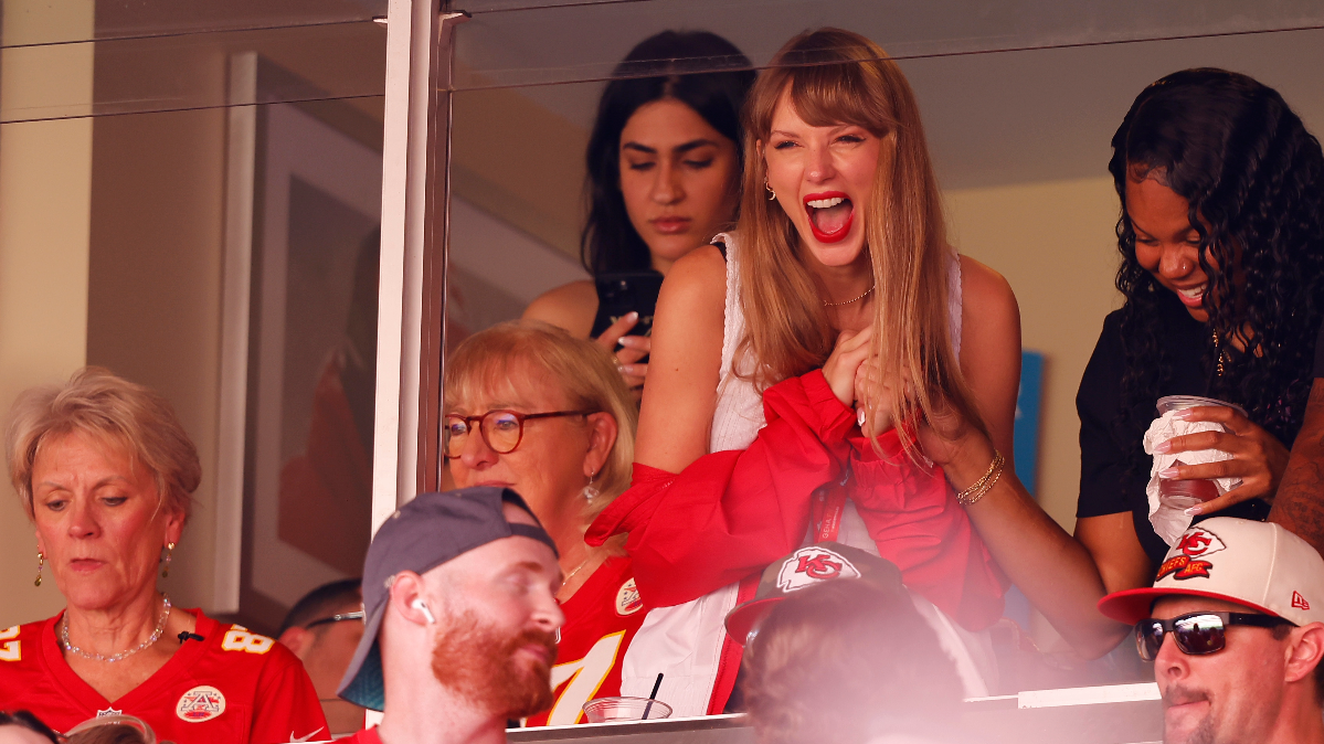 Le New York Times rapporte que Taylor Swift assistera au match de Travis Kelce jeudi