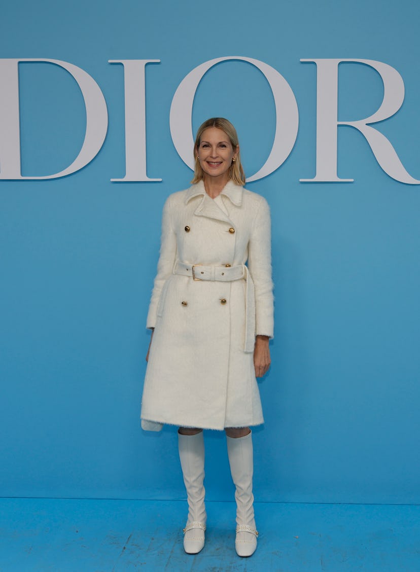 Kelly Rutherford assiste au défilé Dior Printemps/Été 2025