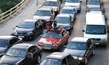 Les Libanais qui ont fui le sud sont coincés mardi sur l'autoroute entre Beyrouth et Sidon.  