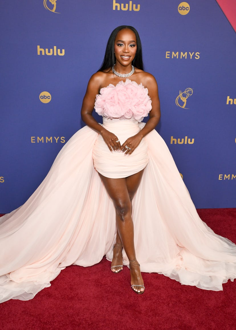 Robes rose poudré Emmy Awards 2024