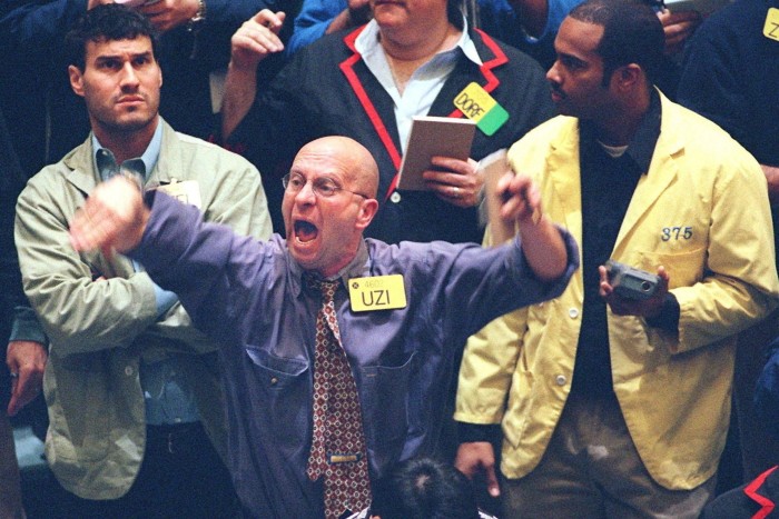 Négociants dans le puits de pétrole brut du New York Mercantile Exchange dans les années 1990