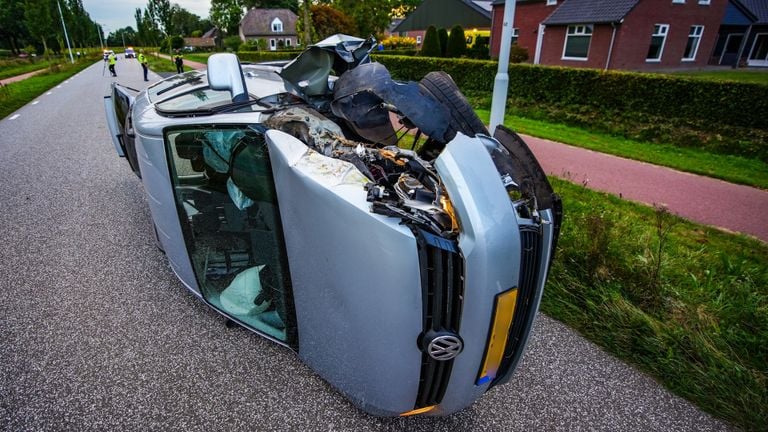 La voiture renversée (photo : SQ Vision).