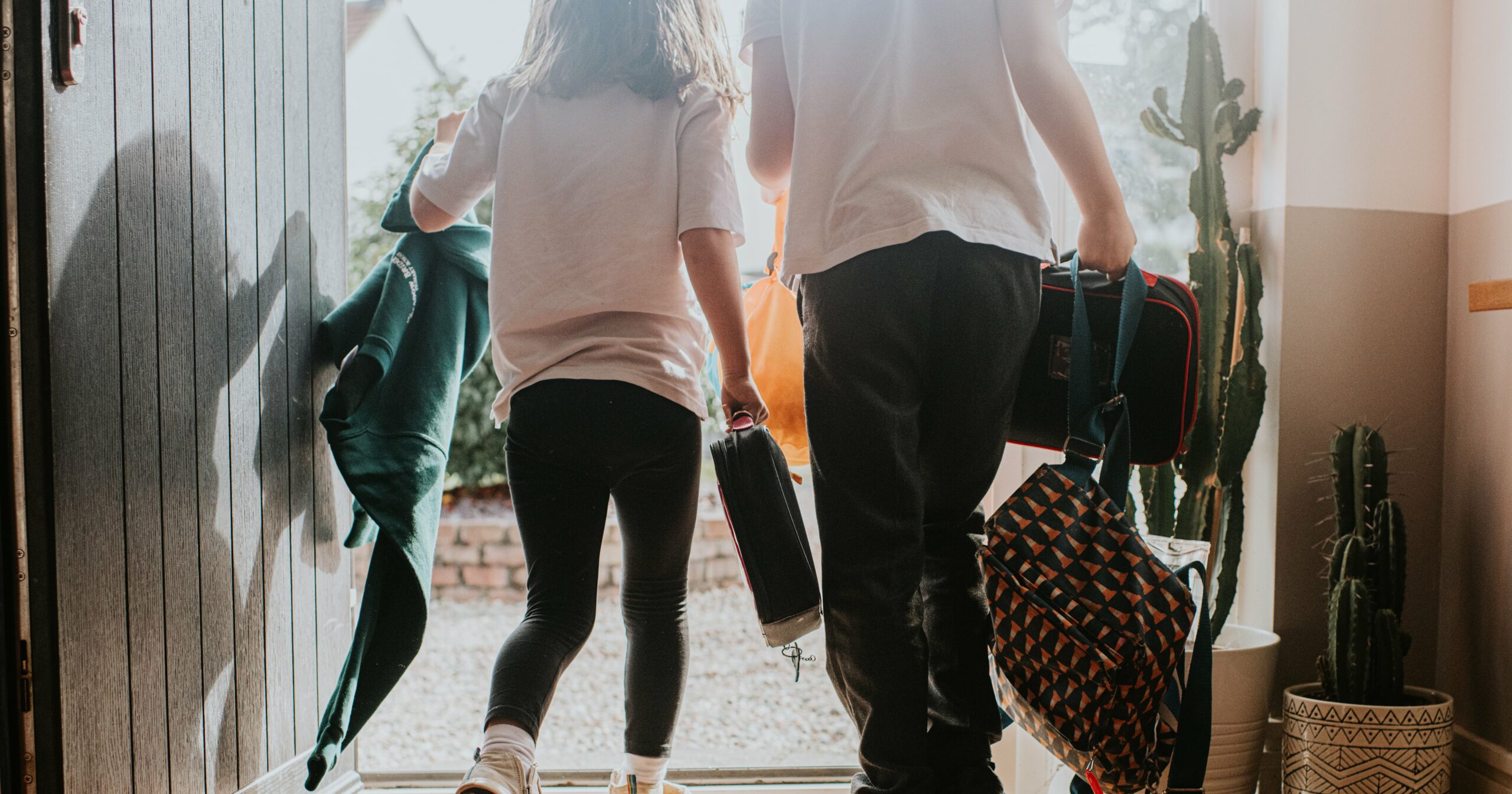 Vous avez du mal à gérer vos dettes après l’été ? Nous calculons le coût de l’absence des enfants à l’école