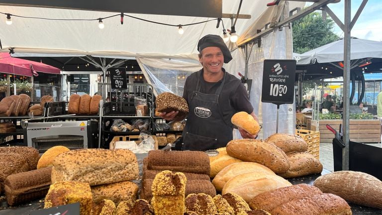 Willem est présent au marché Den Bosch depuis 30 ans, mais il s'inquiète pour l'avenir (photo : Megan Hanegraaf).