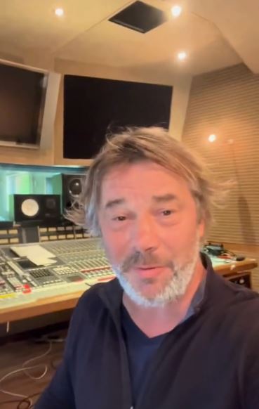 Le chanteur de Jamiroquai, Jay Kay, a posté une vidéo depuis son home studio