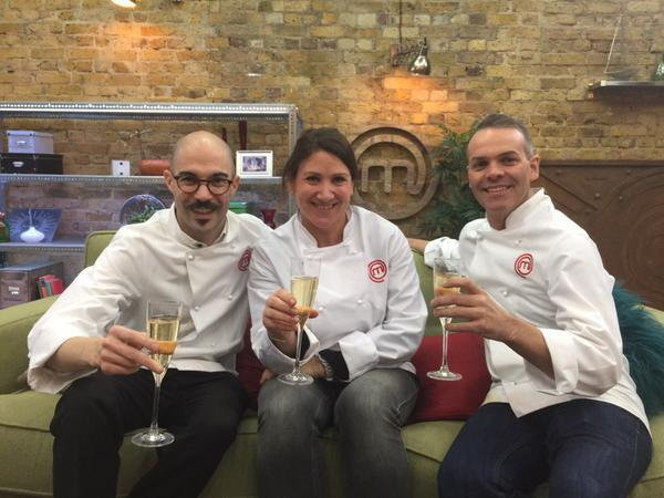 Simon sur le tournage de Master Chef avec deux autres candidats