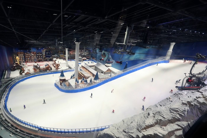 Une vue sur les pistes depuis un télésiège