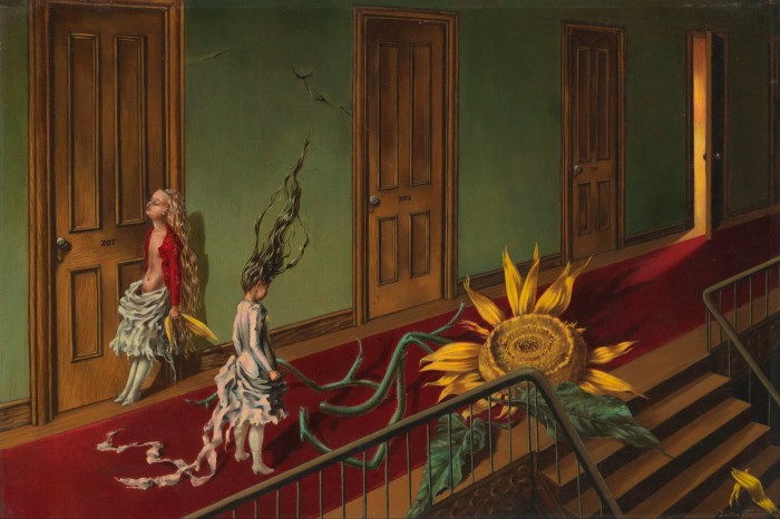 Une peinture surréaliste représentant un hall et un escalier avec un grand tournesol au sol et deux filles aux cheveux longs