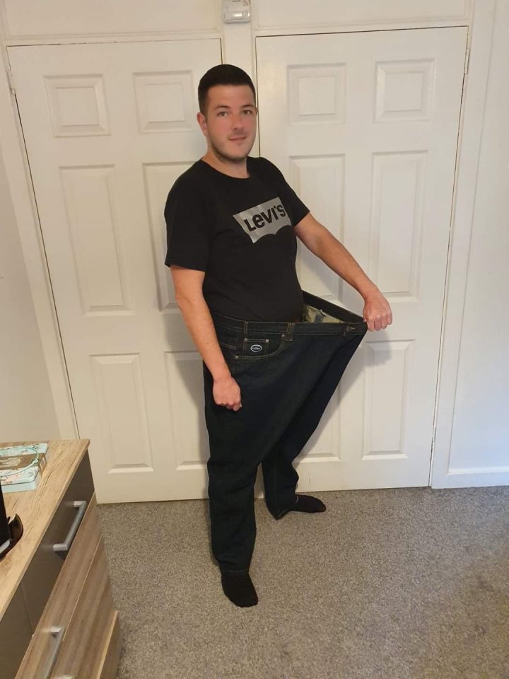 Martin avec une paire de ses vieux jeans 63 pouces