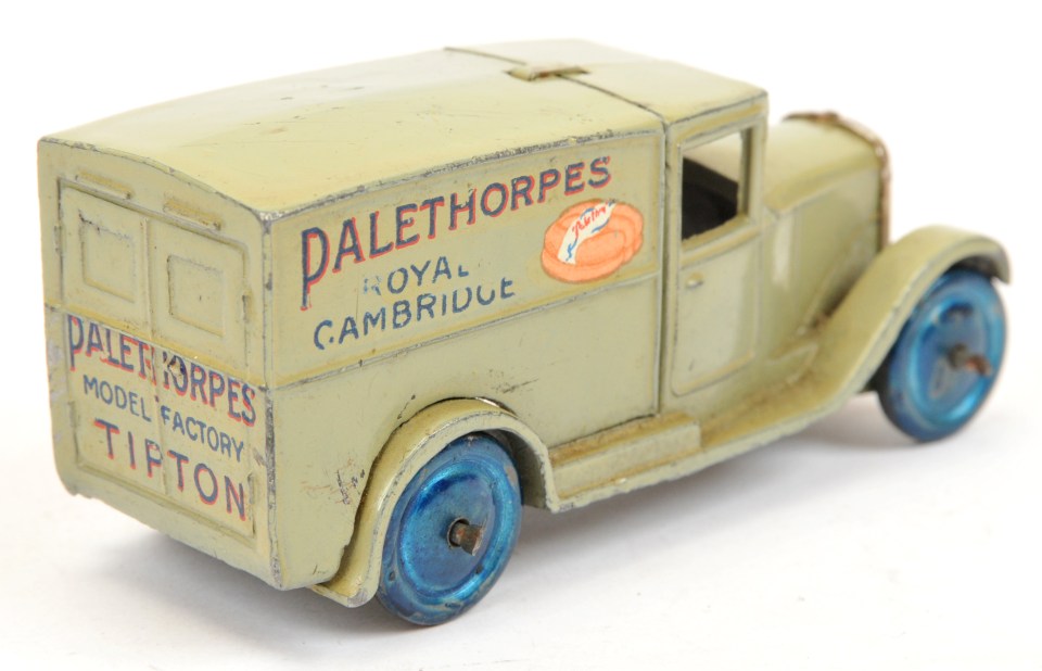 La camionnette de livraison Palethorpes vert pâle était l'un des premiers modèles Dinky fabriqués dans les années 1930.