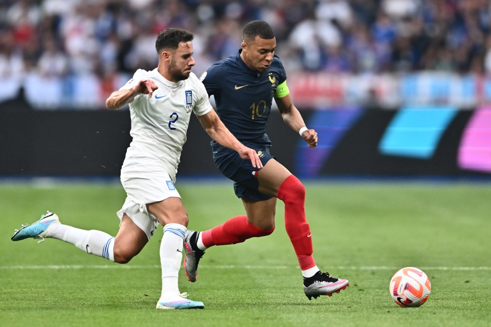 Baldock a réalisé une performance incroyable contre la star française Kylian Mbappe malgré sa blessure