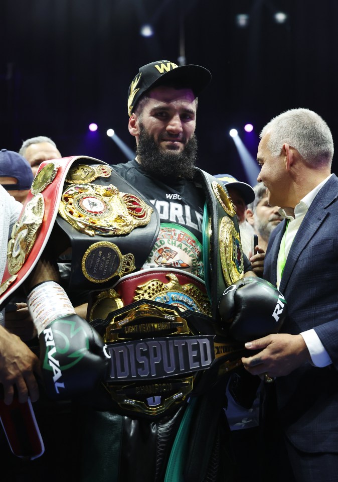 Beterbiev a maintenu son invincibilité et a été couronné champion incontesté des mi-lourds