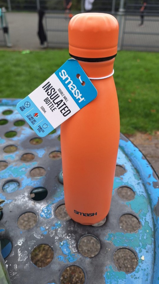 L'épargnant avisé a partagé une photo de la bouteille orange vif