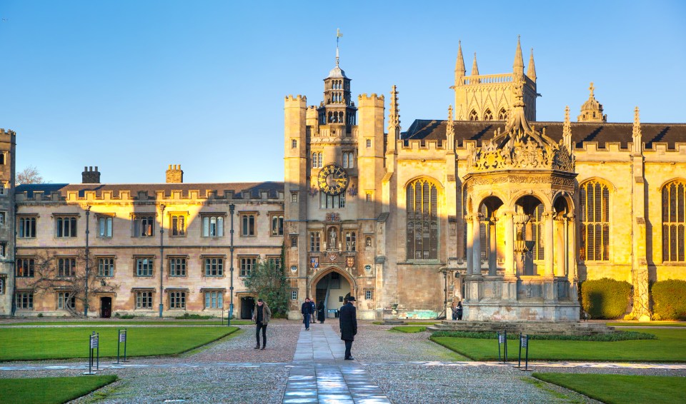 Elle a dû renoncer à s'adresser aux étudiants de l'Université de Cambridge après que la police a jugé que cela était dangereux.