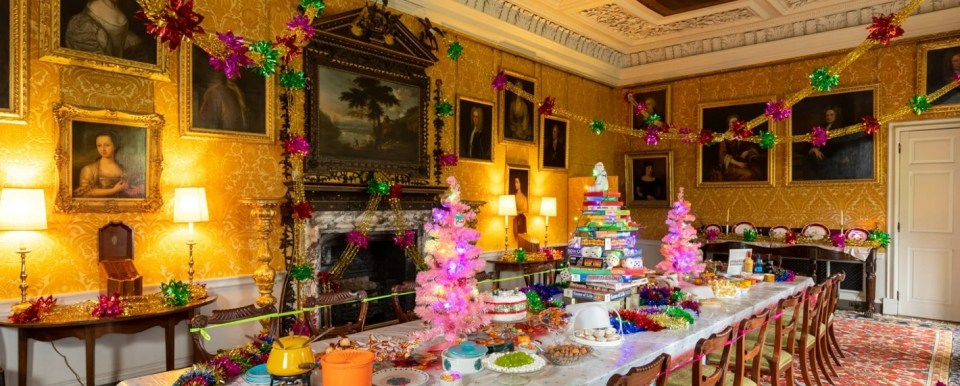 Les décorations du Hanbury Hall s'inspirent des rumeurs de fêtes endiablées au Hall dans les années 70 et 80.